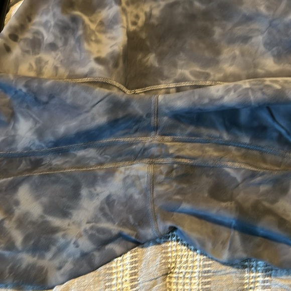 Lululemon align bike shorts size 18 - Picture 4 of 4